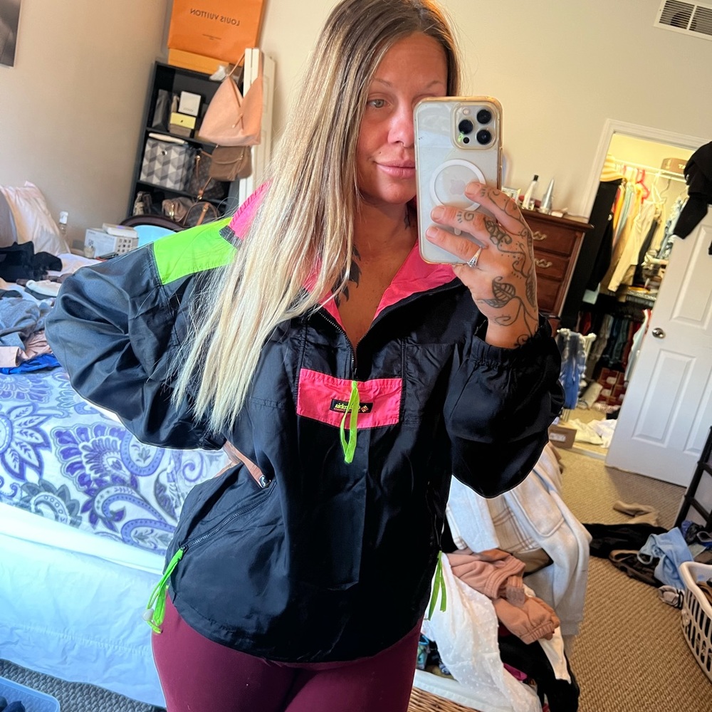 Women’s VINTAGE Columbia pullover